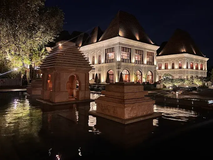 Grand wedding decor at a premium Goa beachside venue