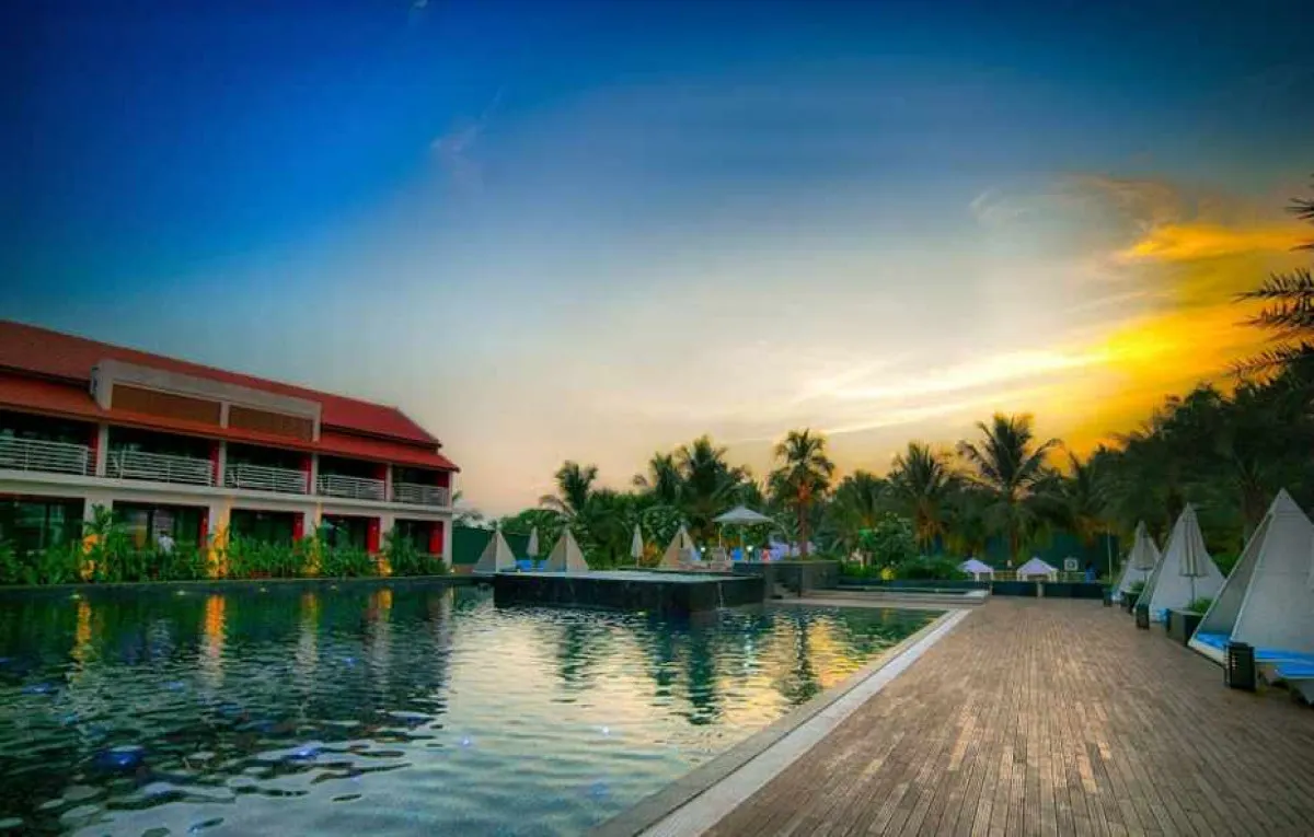 Planet Hollywood Goa beach lawn wedding setup overlooking Uttorda Beach