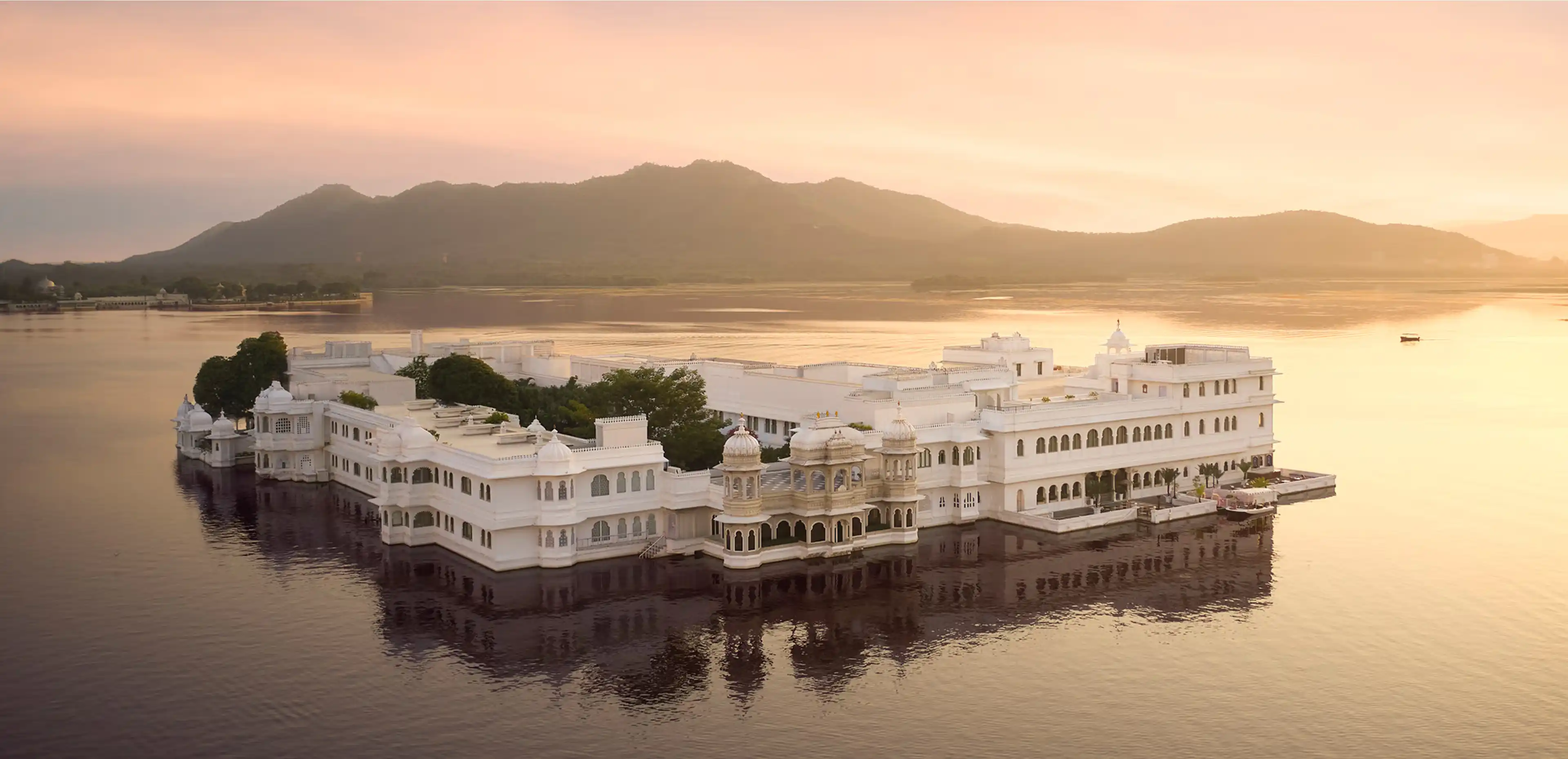 Royal palace wedding venue in Udaipur with opulent decor and heritage architecture